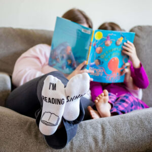 Melissa Driggers, Northern Virginia photographer, reading on the couch with her daughter.